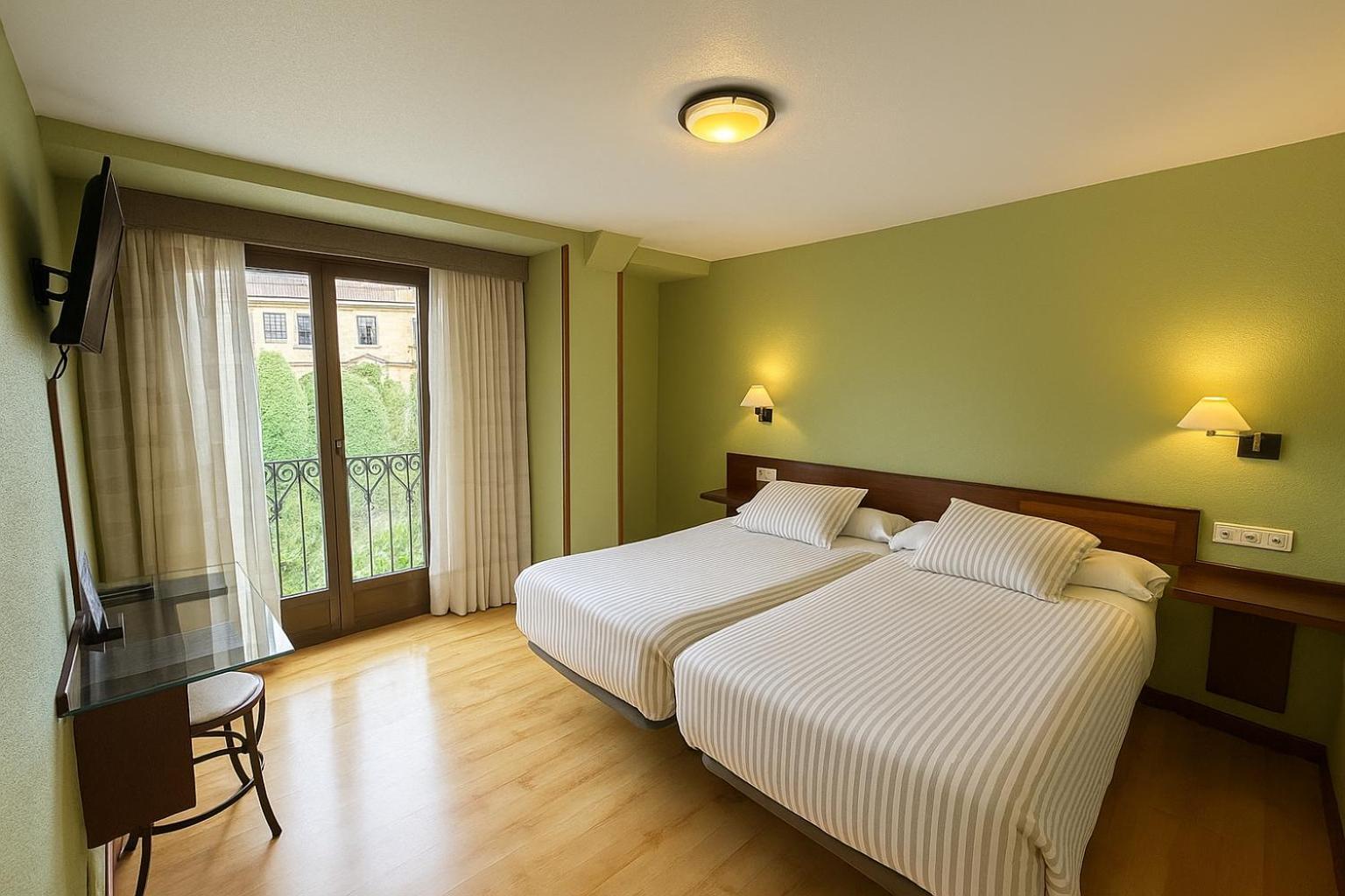 Twin Room,1739386829:JPEG