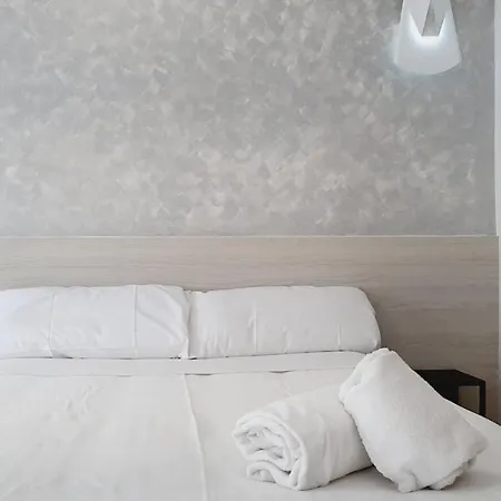 Hostal Lucia By Gaiarooms-3