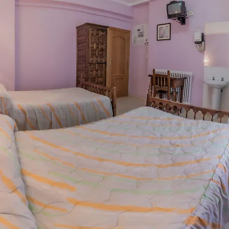 Pensión Virginia by Vivere Stays-3
